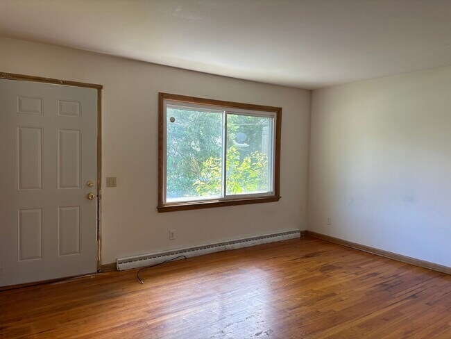 6321 Roselawn Ave in Monona, WI - Building Photo - Building Photo