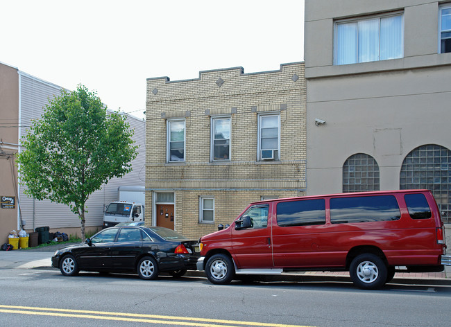 221 Anderson Ave in Fairview, NJ - Building Photo - Building Photo