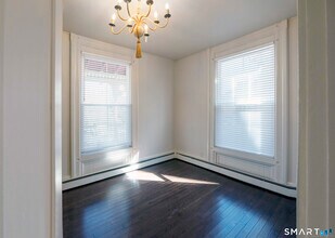 214 Broadway in Norwich, CT - Foto de edificio - Building Photo