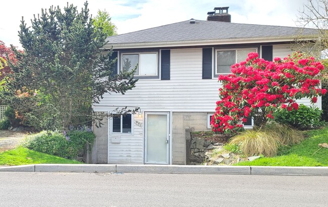 property at 901 Colby Ave