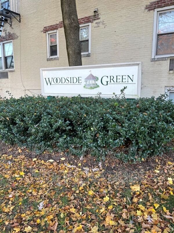 property at 106 Woodside Green