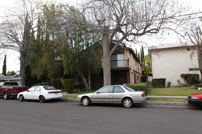 20311 Keswick St in Winnetka, CA - Foto de edificio - Building Photo