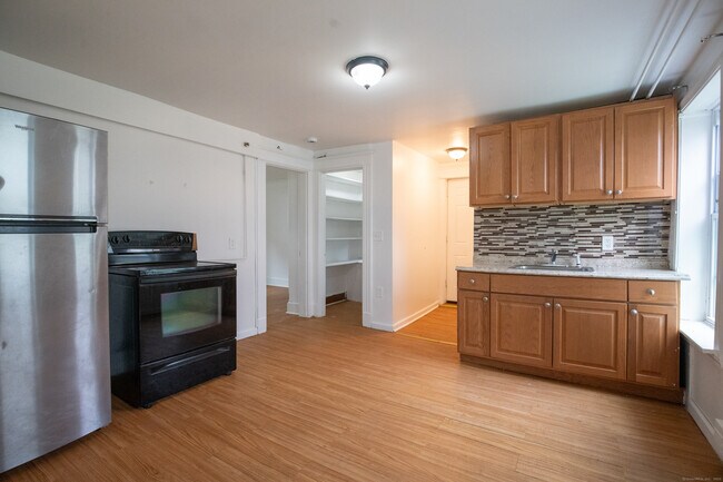 405 Wilson St in Waterbury, CT - Building Photo - Building Photo
