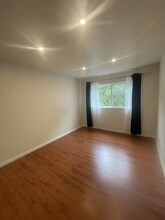 8079 Greenridge Dr, Unit 80 in Oakland, CA - Foto de edificio - Building Photo