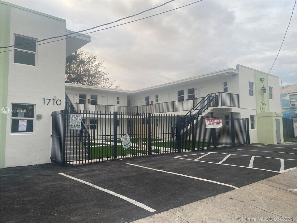 1710 NW 1st Ct-Unit -2 in Miami, FL - Foto de edificio