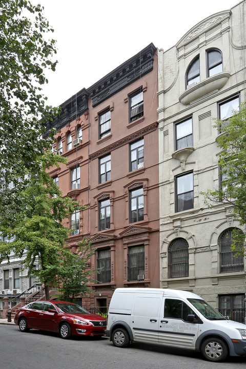 125 W 81st St in New York, NY - Building Photo