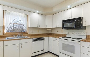 5 Redwood St in Enfield, CT - Building Photo - Building Photo