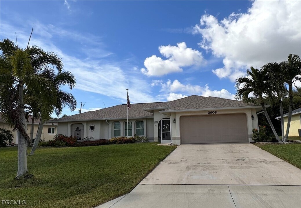 3606 SE 1st Ave in Cape Coral, FL - Building Photo