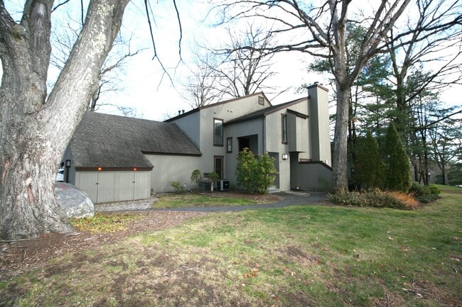 property at 7 Twin Oak Ct
