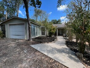 204 Harmons Way in San Marcos, TX - Building Photo - Building Photo