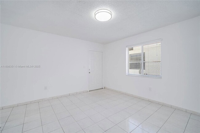 3437 SW 25th St in Miami, FL - Building Photo - Building Photo