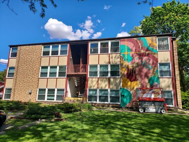 404 E Green St, Unit 302 in Urbana, IL - Building Photo - Building Photo