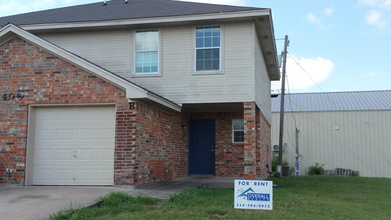 403 W St John Ave in Nolanville, TX - Foto de edificio