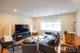 204 Lake Shore Rd in Boston, MA - Building Photo - Building Photo