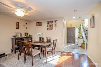 58 Park Gate Dr in Edison, NJ - Building Photo - Building Photo