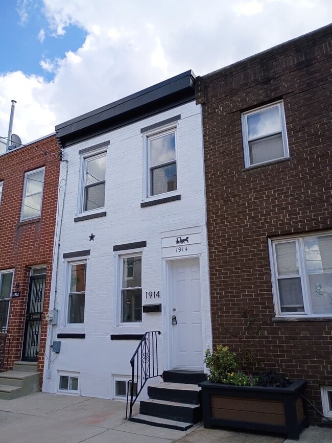 1914 Titan St in Philadelphia, PA - Building Photo - Building Photo