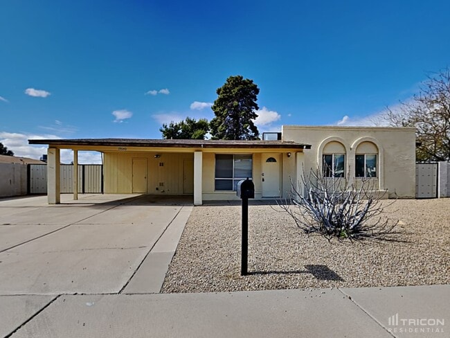 19040 N 17th Ave in Phoenix, AZ - Building Photo - Building Photo