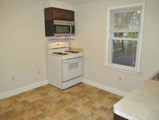 146 E Cliff St, Unit 2 in Somerville, NJ - Building Photo - Building Photo