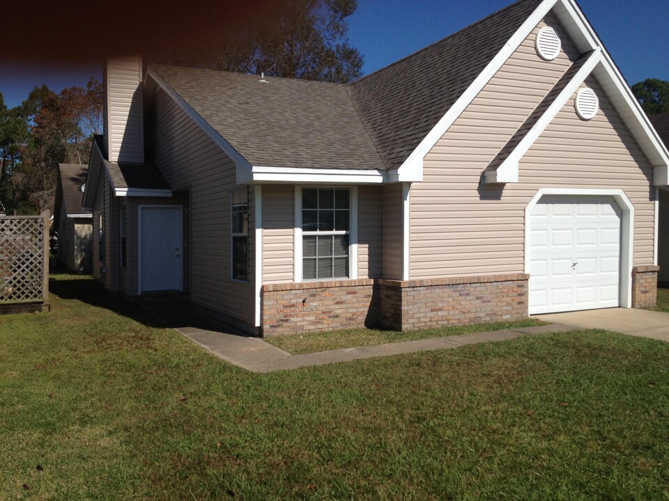 3021 Yorktown Cir in Fort Walton Beach, FL - Building Photo