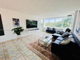 8233 Harding Ave in Miami Beach, FL - Building Photo