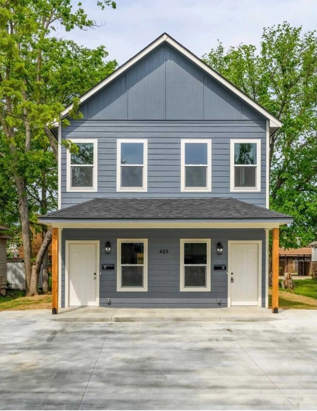 property at 423 S Wyandotte Ave