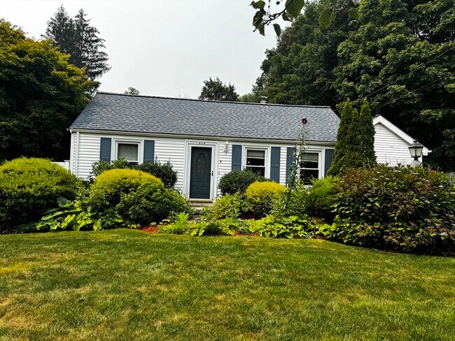 7 Oak St in Wayland, MA - Building Photo - Building Photo