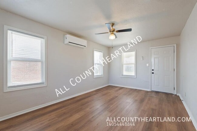 533 E Boeing Dr in Midwest City, OK - Building Photo - Building Photo