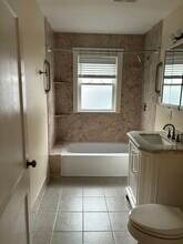 253 Brown St, Unit 253 Brown Street in Waltham, MA - Foto de edificio - Building Photo