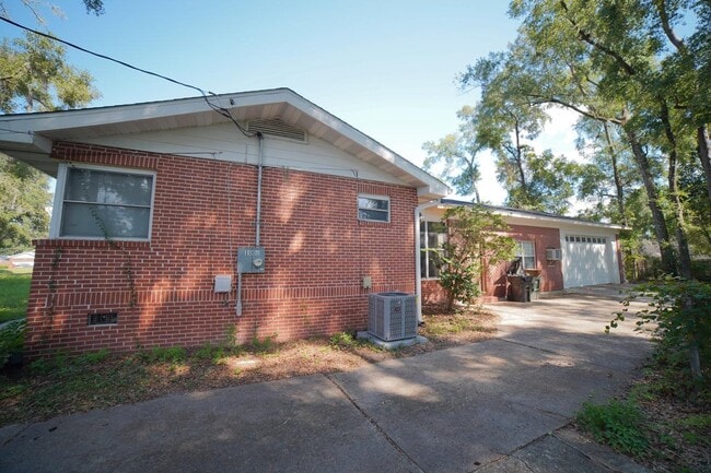 1006 Frazier Ave in Tallahassee, FL - Building Photo - Building Photo