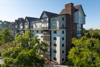 Unisen Senior Living in Tampa, FL - Building Photo - Building Photo