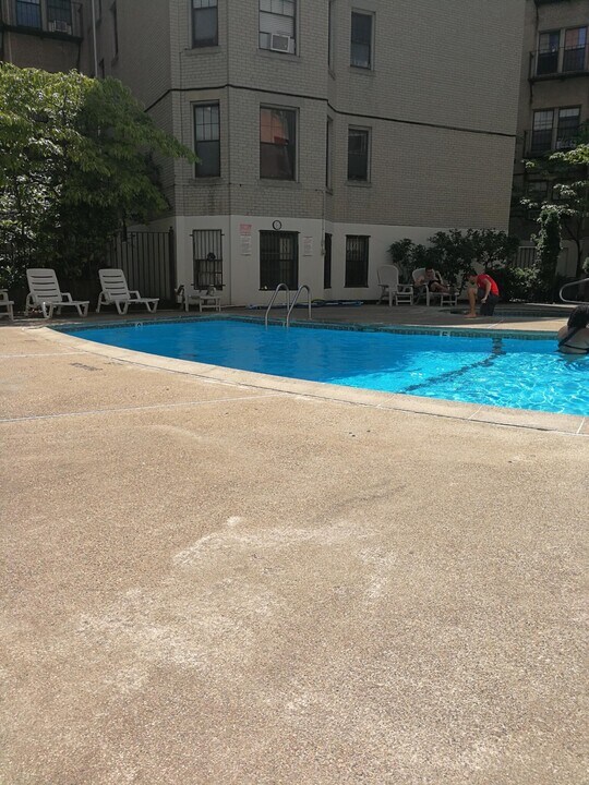 2 Sutherland Rd, Unit 2 in Boston, MA - Building Photo