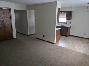 141 E Welcome Ave, Unit M Hanson Prop. in Mankato, MN - Foto de edificio - Building Photo