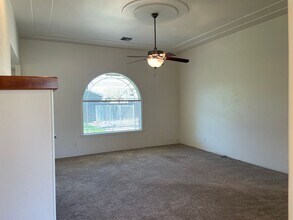 243 Meadowbrook Dr in Central Point, OR - Building Photo - Building Photo