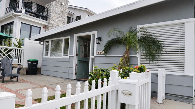 117 Avenida Cadiz in San Clemente, CA - Foto de edificio - Building Photo