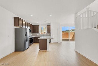 897 Pointe Arbor St in Henderson, NV - Building Photo - Building Photo