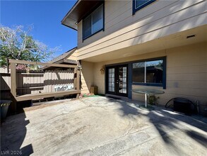 6224 Meadow Haven Ln in Las Vegas, NV - Building Photo - Building Photo