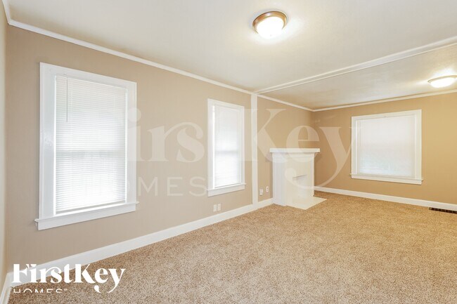 6220 Tracy Ave in Kansas City, MO - Foto de edificio - Building Photo