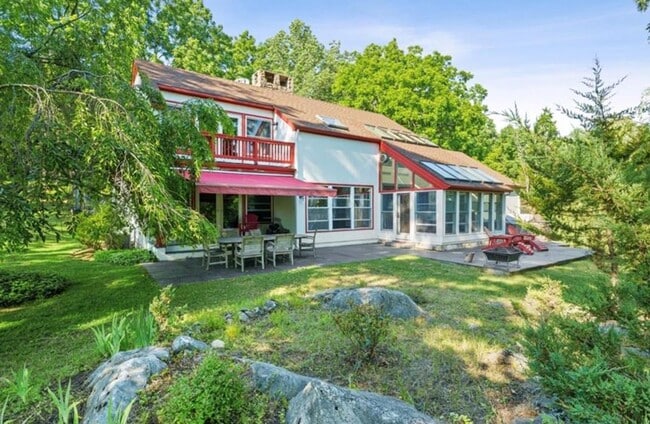 property at 32 Newport Bridge Rd