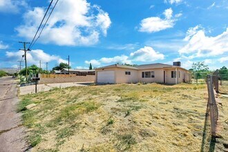 42215 52nd St W in Lancaster, CA - Building Photo - Building Photo