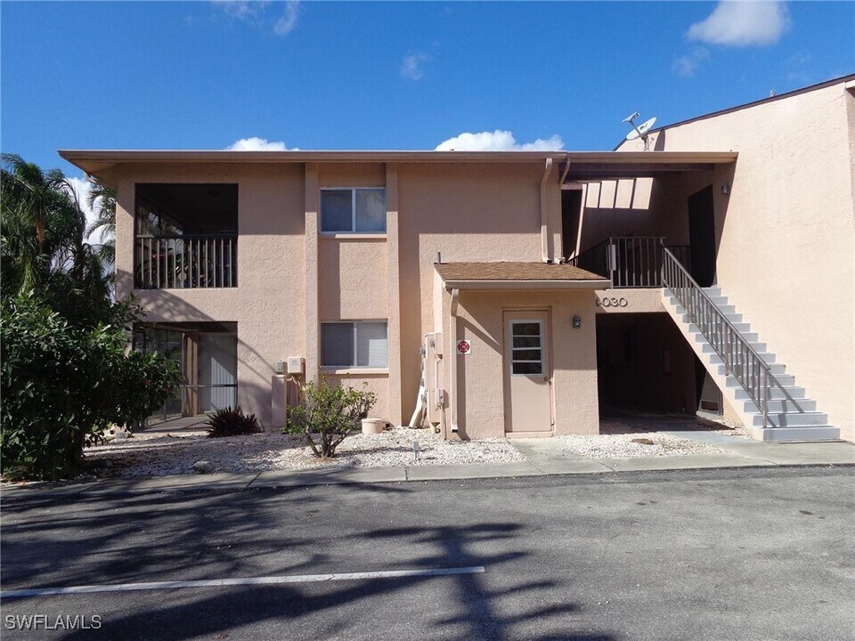 4030 Coronado Pkwy in Cape Coral, FL - Building Photo