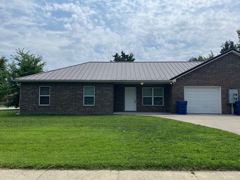 412 Ash St in Ashland, MO - Building Photo