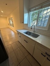 7555 De Longpre Ave, Unit 3 in Los Angeles, CA - Building Photo - Building Photo