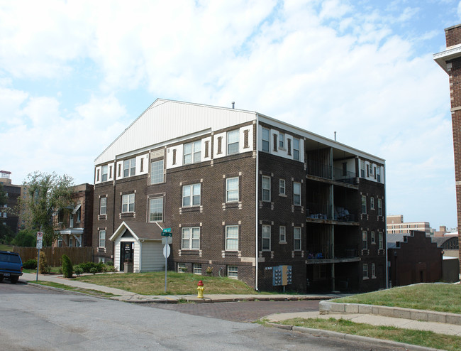 Milton Apartments in Omaha, NE - Building Photo - Building Photo