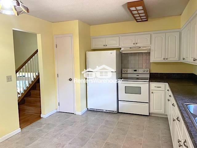 8008 Regent Ave N in Minneapolis, MN - Foto de edificio - Building Photo