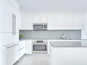 68 SE 6th St, Unit 3705 in Miami, FL - Building Photo - Building Photo