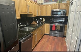 2408 NE 135th St, Unit 3 in North Miami, FL - Foto de edificio - Building Photo