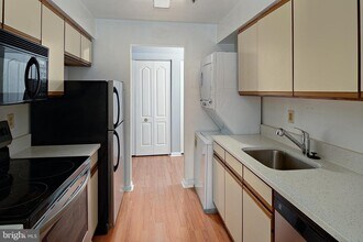 8360 Montgomery Run Rd in Ilchester, MD - Building Photo - Building Photo