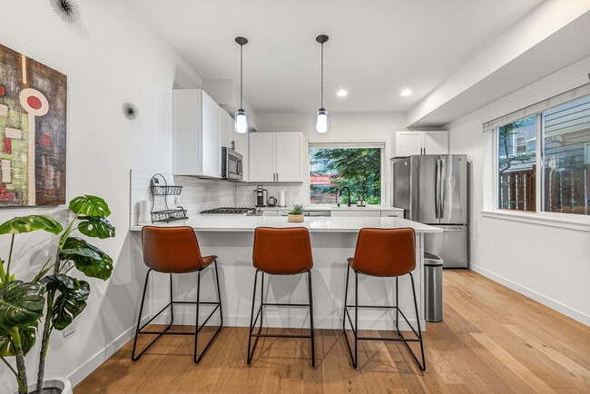 5201 Brooklyn Ave NE in Seattle, WA - Building Photo - Building Photo