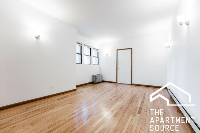 621 W Melrose St, Unit H1 in Chicago, IL - Building Photo - Building Photo