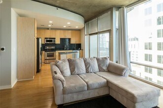 943 Peachtree St NE, Unit 1805 in Atlanta, GA - Building Photo - Building Photo